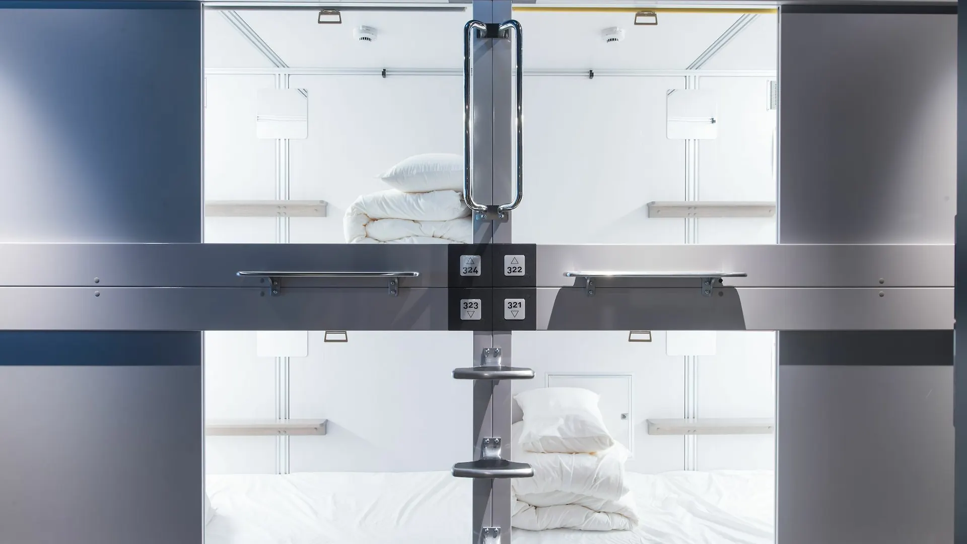 Capsule Hotel Transit Shinjuku Tokyo